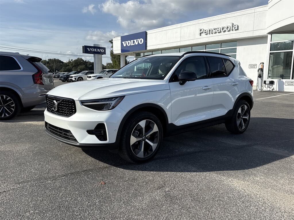 2026 Volvo XC40 B4 Plus FWD