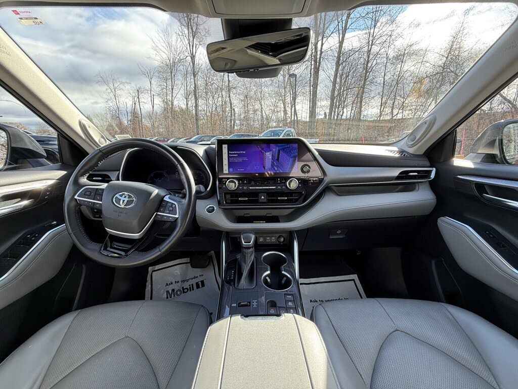 2023 Toyota Highlander Hybrid Limited AWD