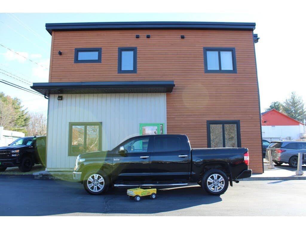 2017 Toyota Tundra Platinum CrewMax 5.7L 4WD