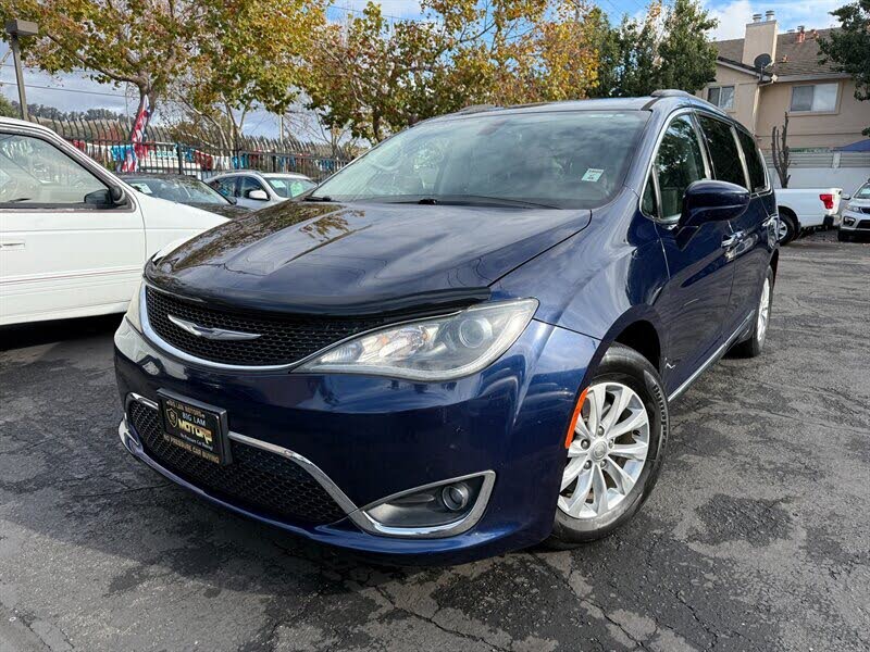 2017 Chrysler Pacifica Touring Plus FWD