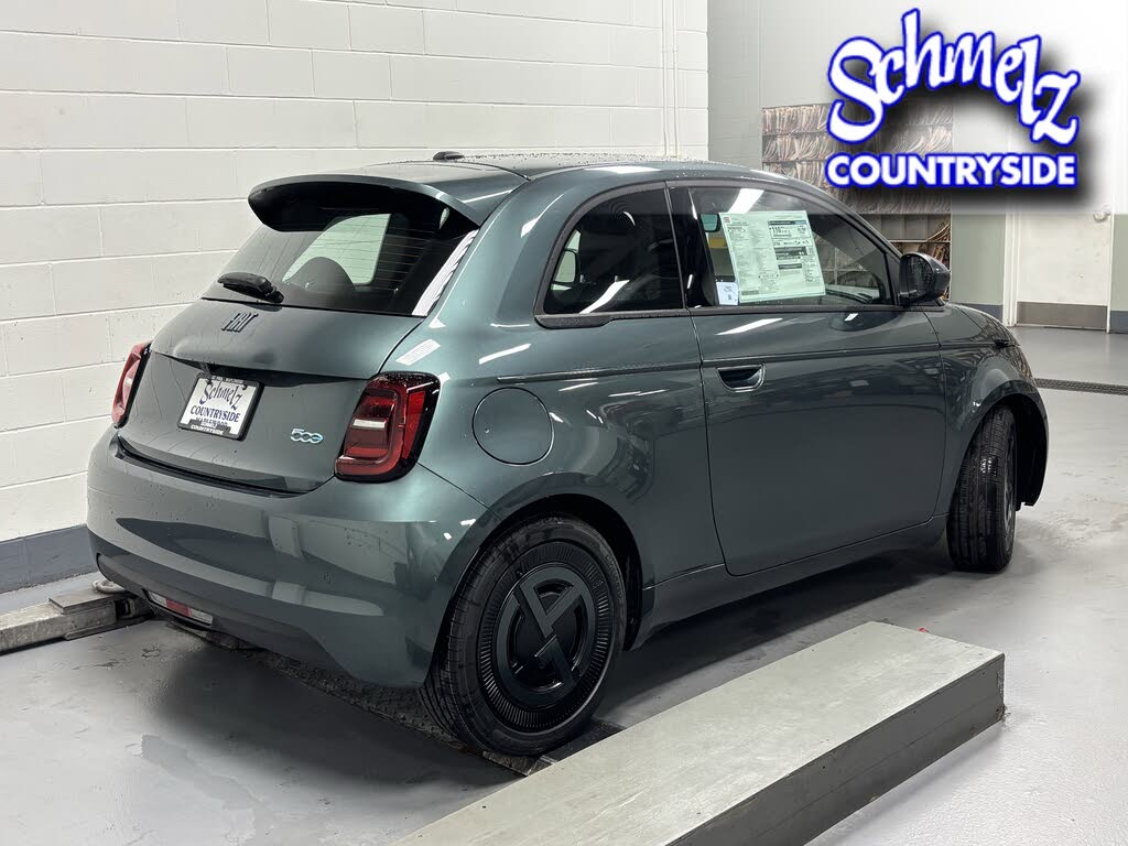 2025 FIAT 500e Giorgio Armani FWD