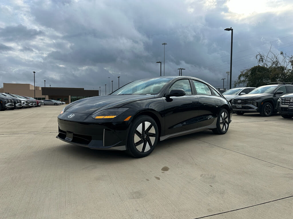 2025 Hyundai Ioniq 6 SE RWD
