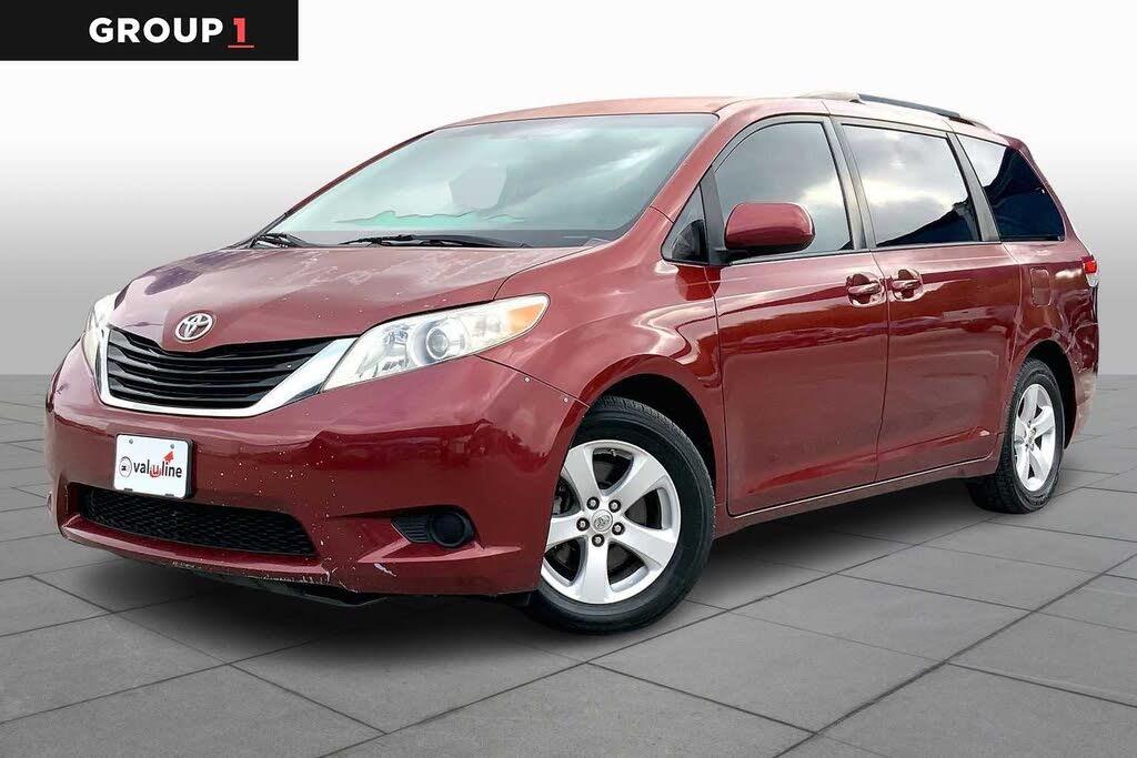 2013 Toyota Sienna LE 7-Passenger