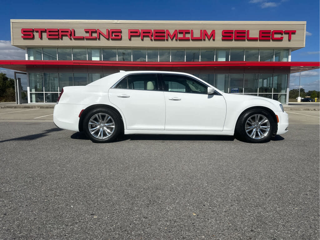 2017 Chrysler 300 Limited RWD