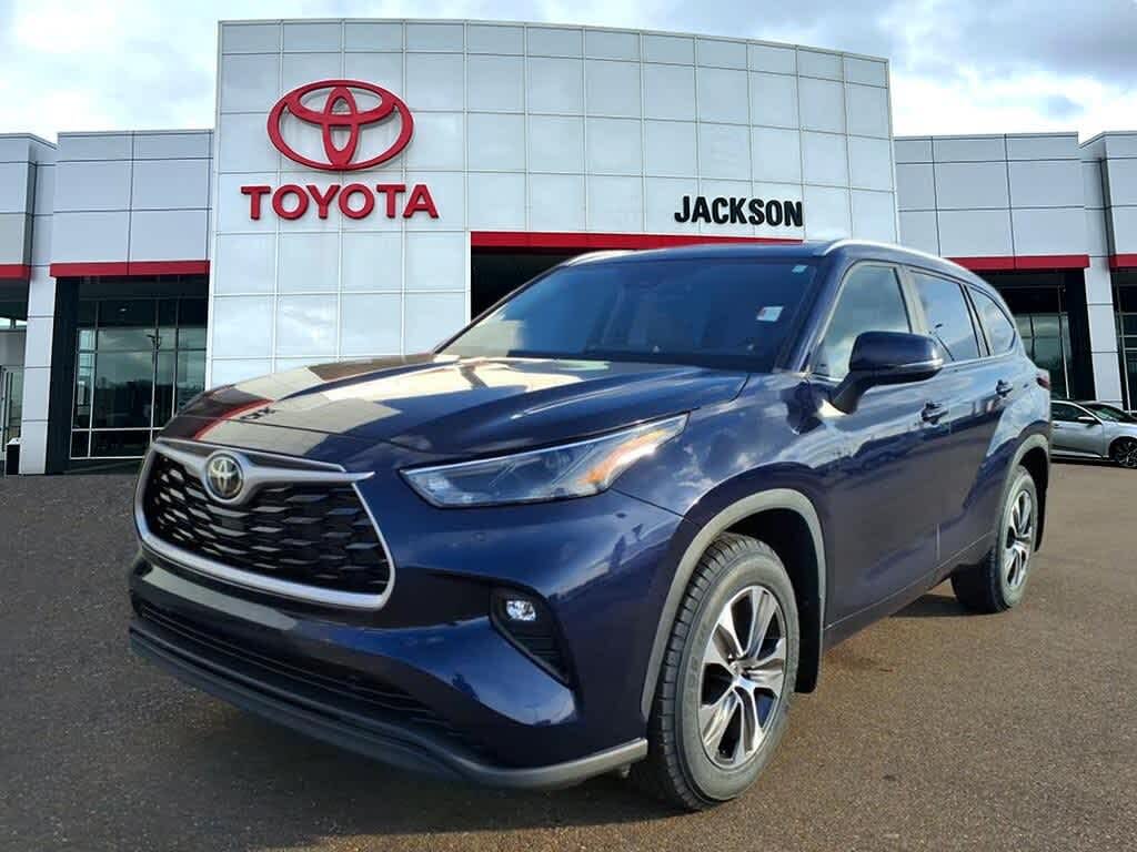 2023 Toyota Highlander XLE FWD