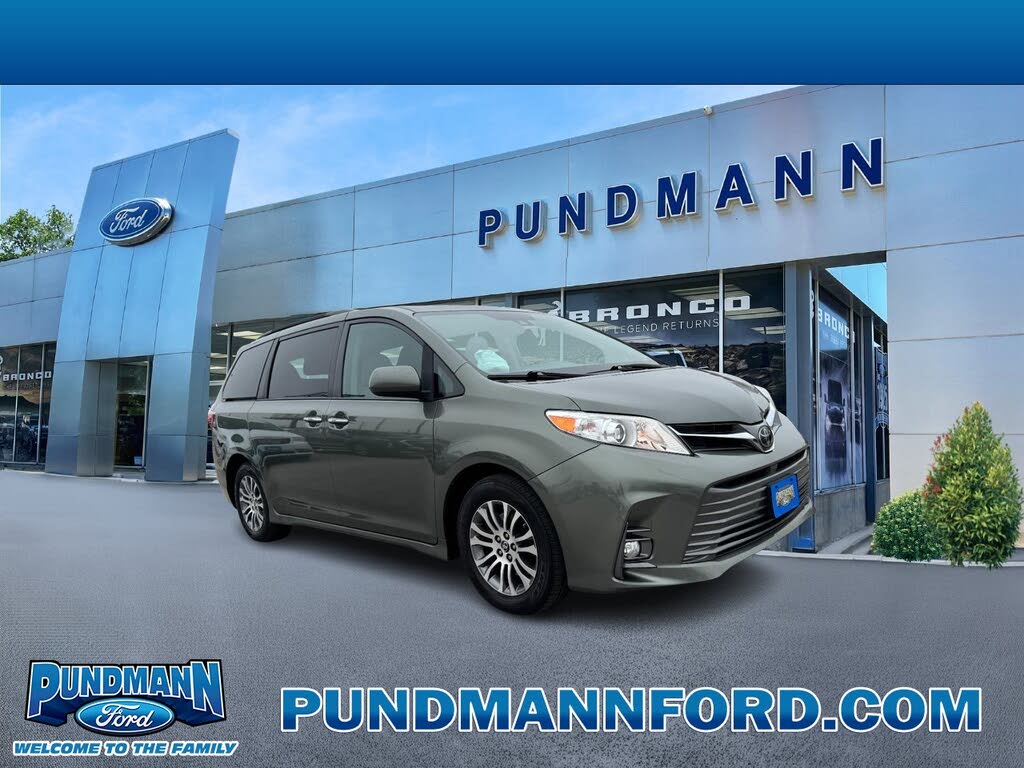 2020 Toyota Sienna XLE 7-Passenger FWD with Auto-Access Seat
