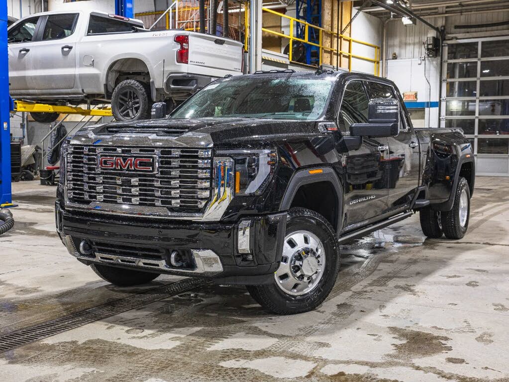 2026 GMC Sierra 3500HD Denali Crew Cab LB DRW 4WD