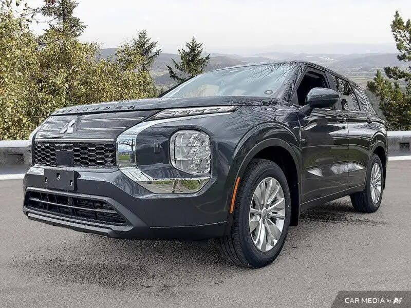 2025 Mitsubishi Outlander ES FWD
