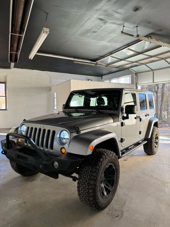 2013 Jeep Wrangler Unlimited Sahara 4WD