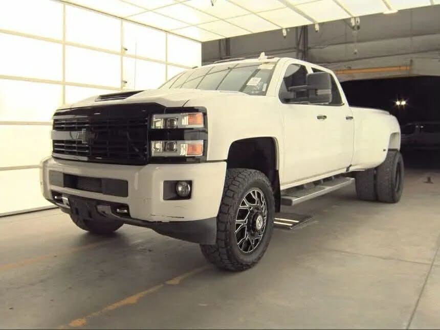 2017 Chevrolet Silverado 3500HD High Country Crew Cab LB 4WD