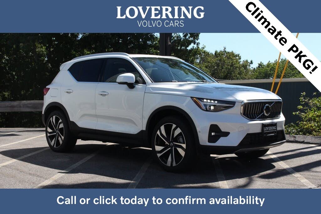 2025 Volvo XC40 B5 Plus Bright Theme AWD