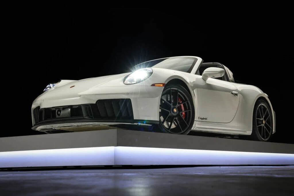 2026 Porsche 911 Targa 4 GTS Cabriolet AWD
