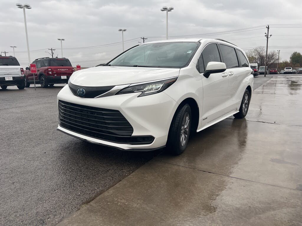 2021 Toyota Sienna LE 8-Passenger FWD
