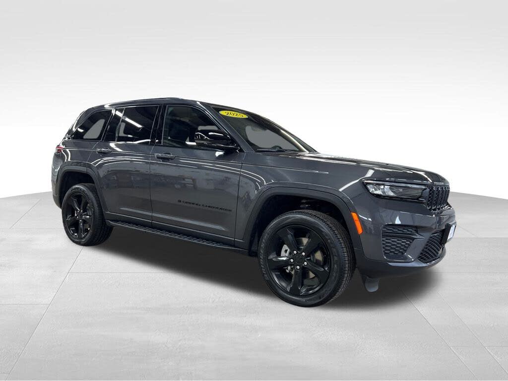 2025 Jeep Grand Cherokee Altitude 4WD