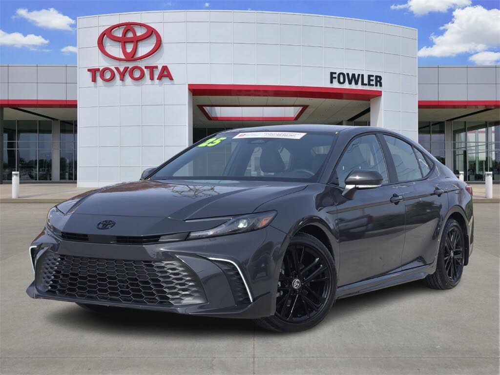 2025 Toyota Camry SE FWD