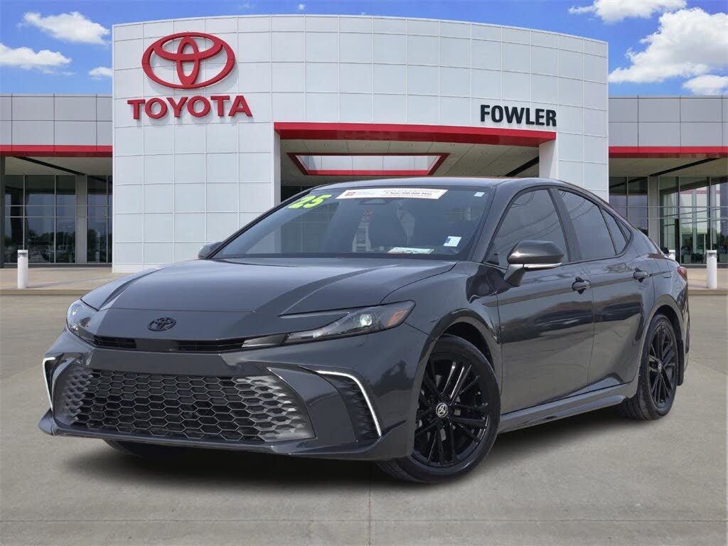 2025 Toyota Camry SE FWD