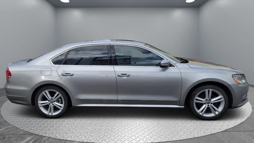 Volkswagen Passat TDI SE with Sunroof 2014