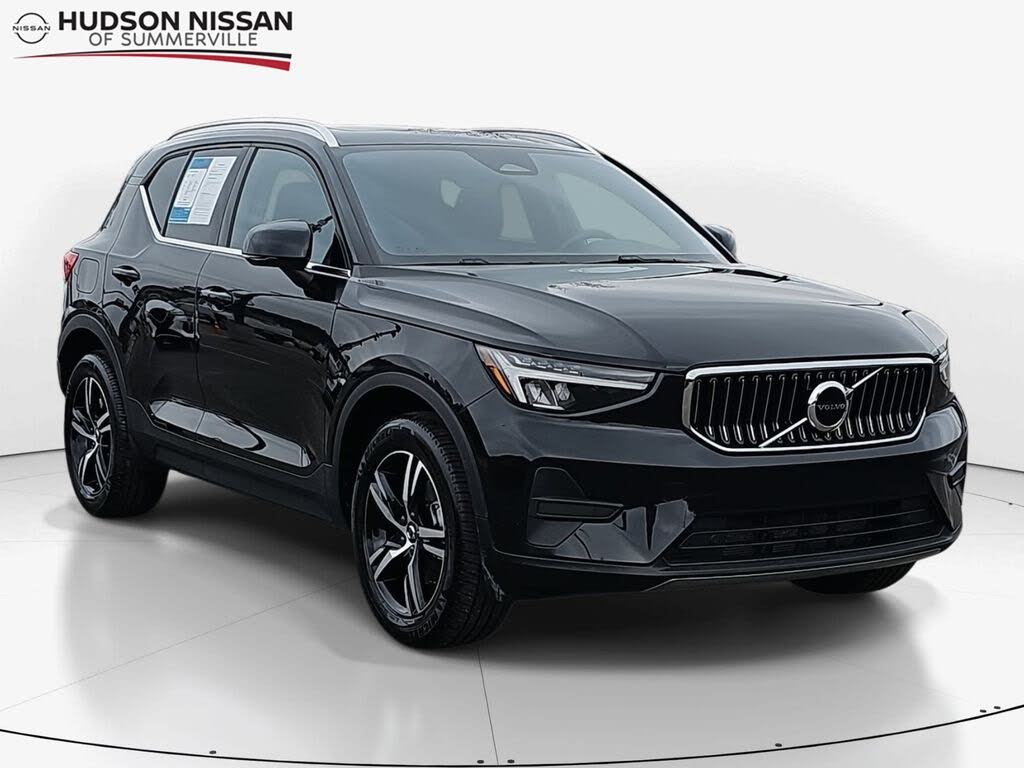 2025 Volvo XC40 B5 Core Bright Theme AWD