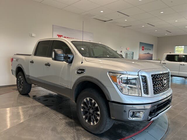 2017 Nissan Titan PRO-4X Crew Cab 4WD