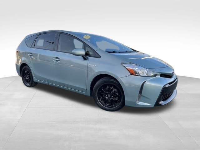 2017 Toyota Prius v Three FWD