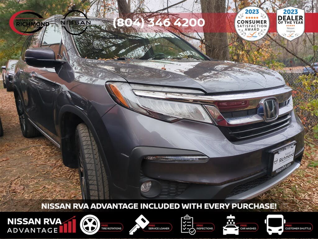 2022 Honda Pilot Touring FWD with Rear Captain's Chairs