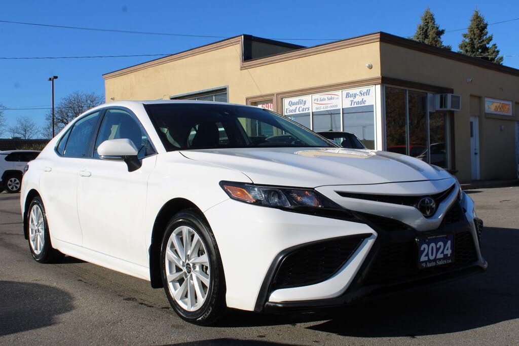 Toyota Camry SE FWD 2024