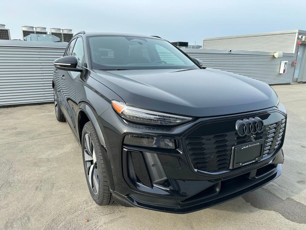 2025 Audi Q6 e-tron quattro Progressiv with Black Optics Package