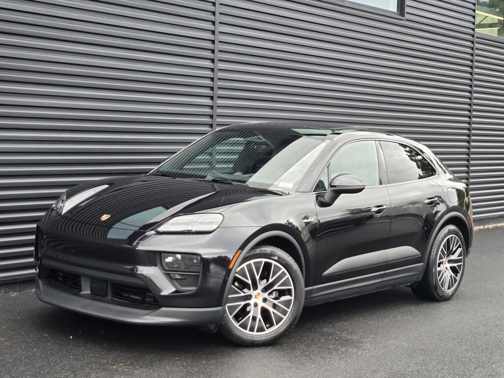 2025 Porsche Macan AWD