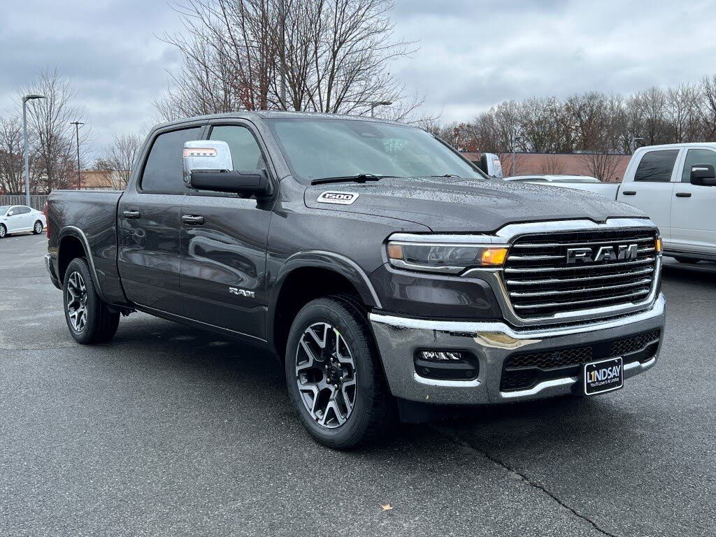 2026 RAM 1500 Laramie Crew Cab 4WD