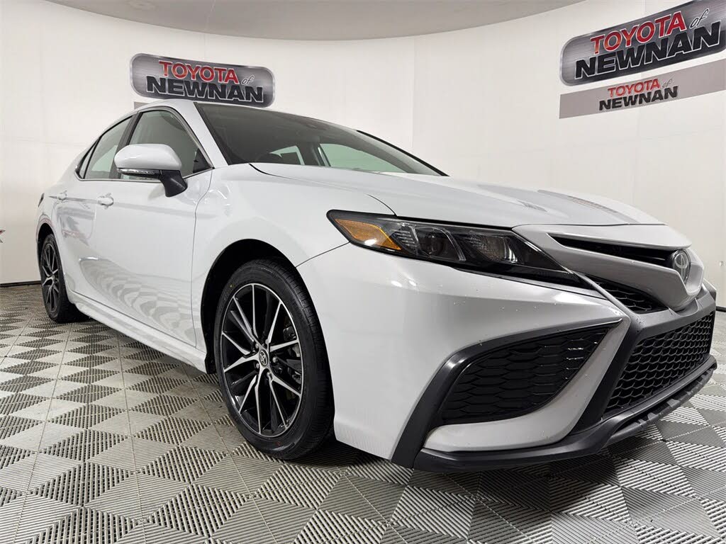 2024 Toyota Camry SE FWD