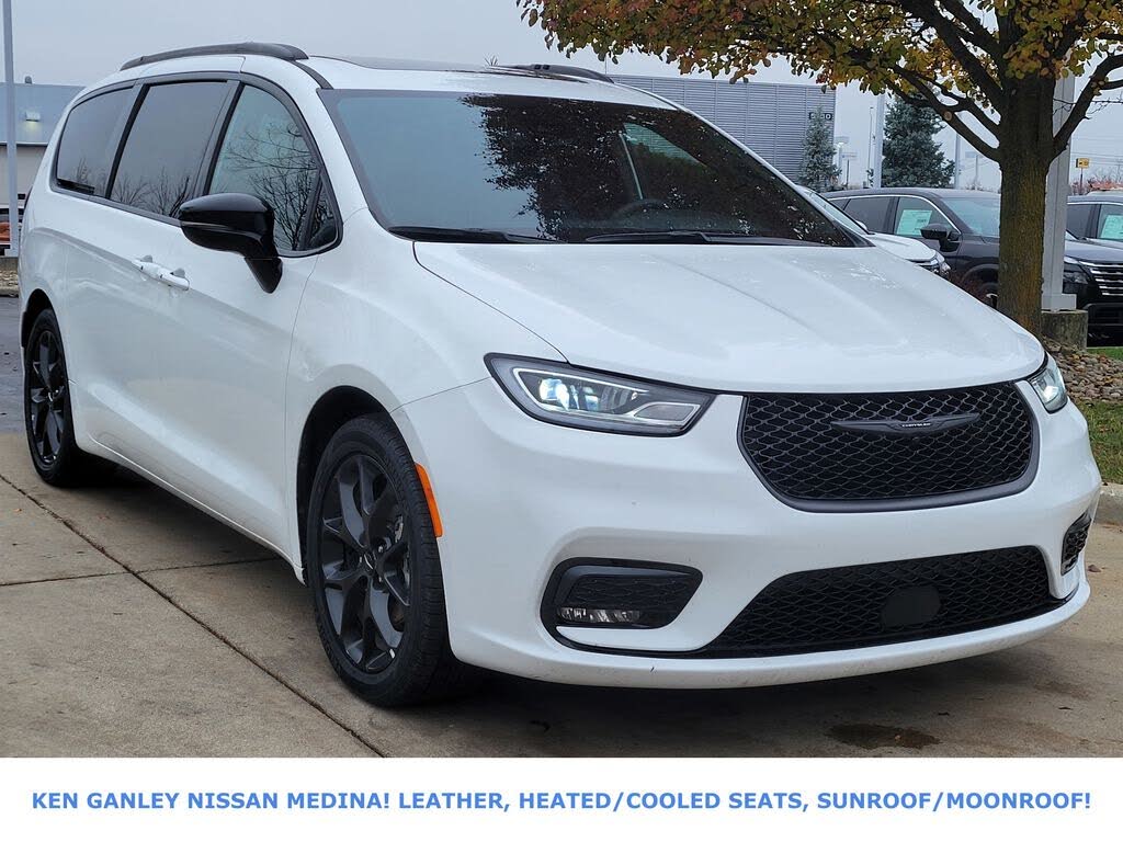 2025 Chrysler Pacifica Limited FWD