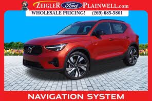Volvo XC40 B5 Plus Dark Theme AWD