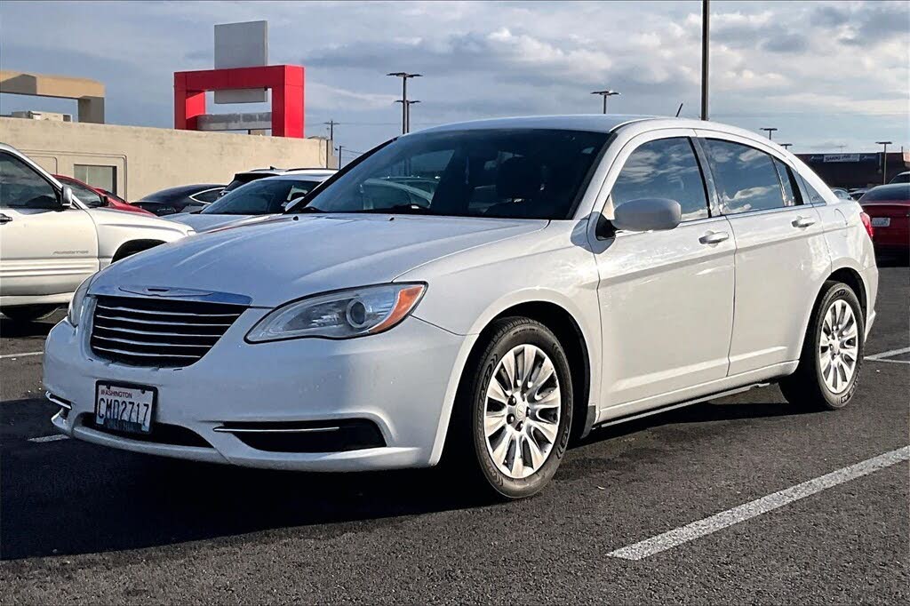 2013 Chrysler 200 LX Sedan FWD