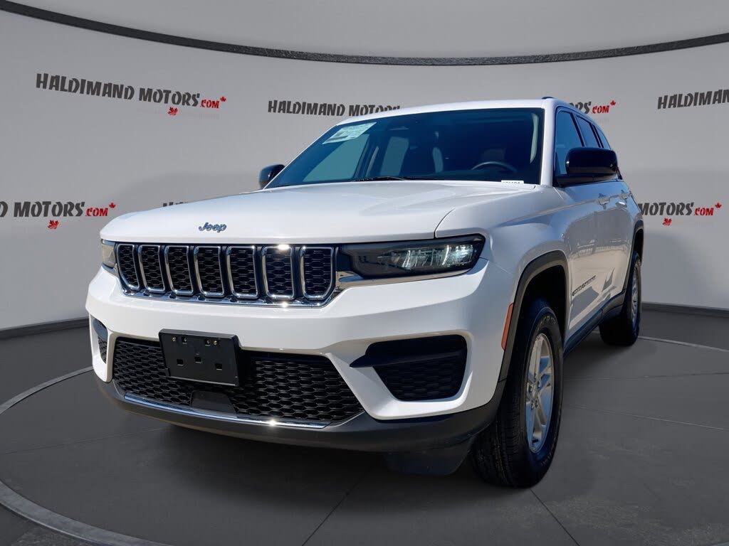 2023 Jeep Grand Cherokee Laredo 4WD