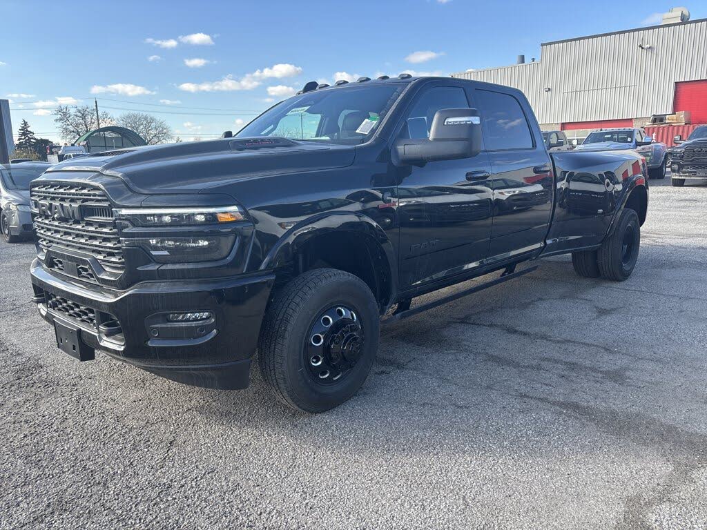 2026 RAM 3500 Limited Crew Cab LB DRW 4WD