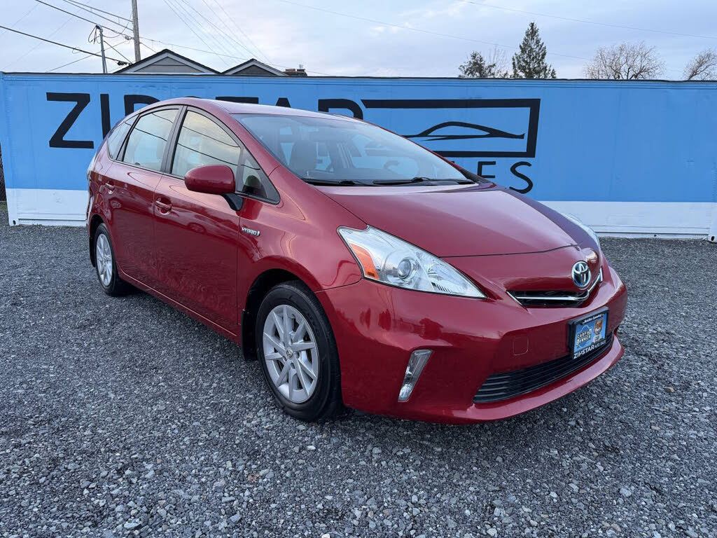 2013 Toyota Prius v Three FWD