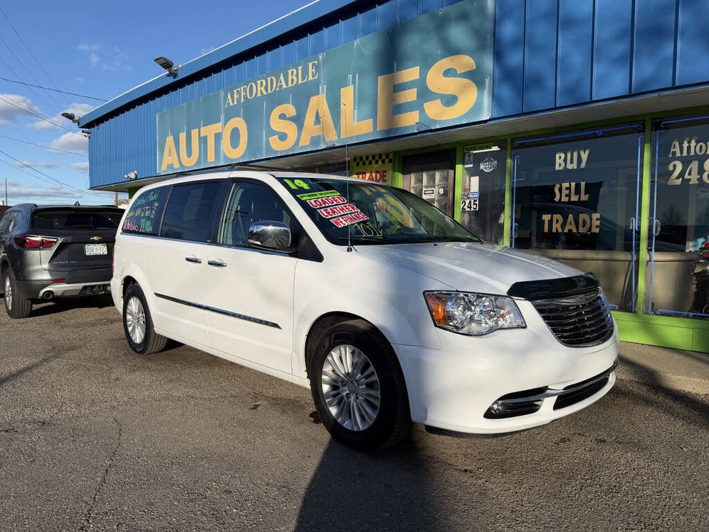 2014 Chrysler Town & Country Limited FWD