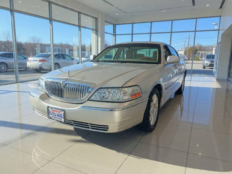 2011 Lincoln Town Car Signature Limited