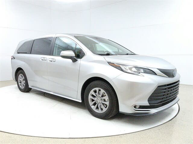 2022 Toyota Sienna XLE 7-Passenger AWD