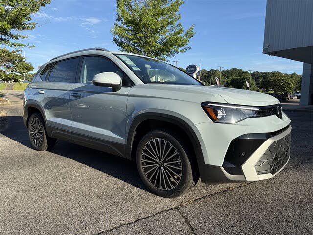 2025 Volkswagen Taos SE FWD