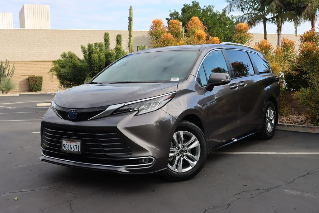 2023 Toyota Sienna Limited 7-Passenger FWD