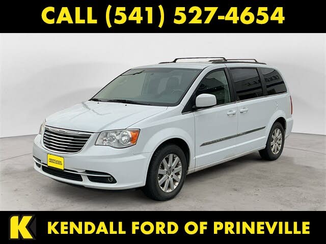 2013 Chrysler Town & Country Touring FWD