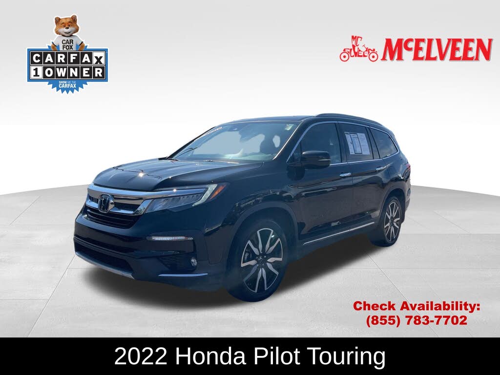 2022 Honda Pilot Touring FWD with Rear Captain's Chairs