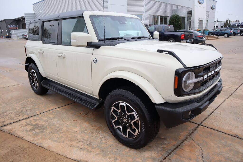 2025 Ford Bronco Outer Banks 4-Door 4WD
