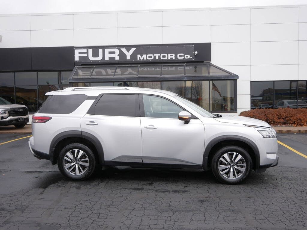2022 Nissan Pathfinder SL 4WD