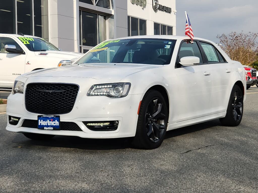 2023 Chrysler 300 Touring L RWD