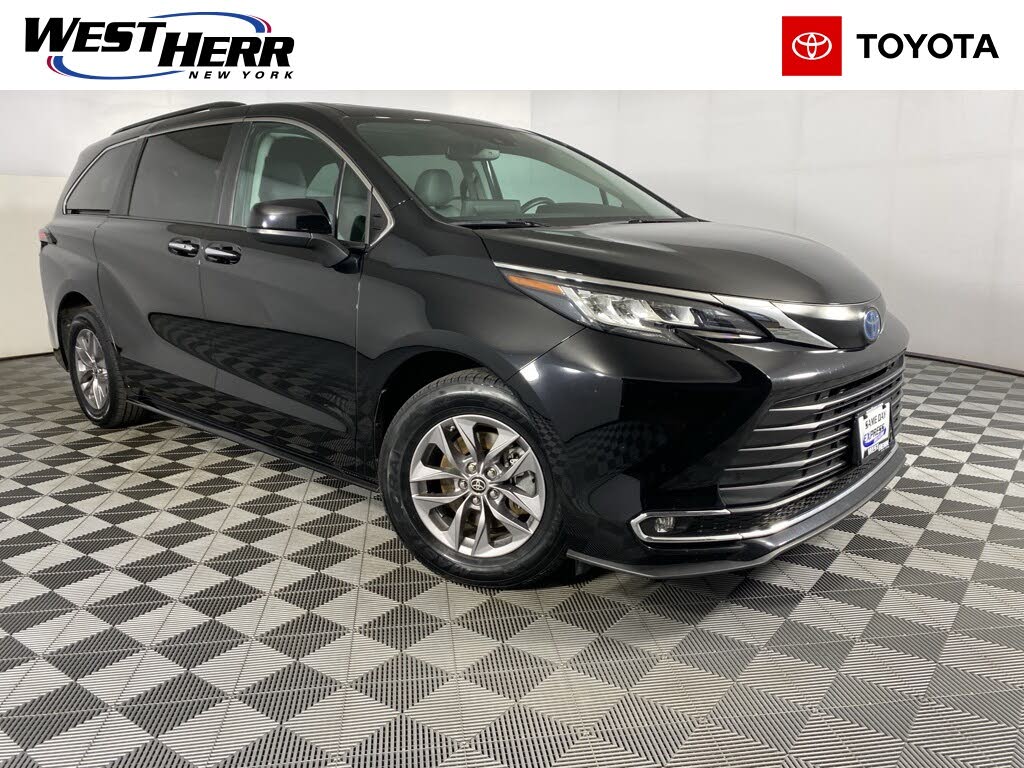 2023 Toyota Sienna XLE 7-Passenger FWD