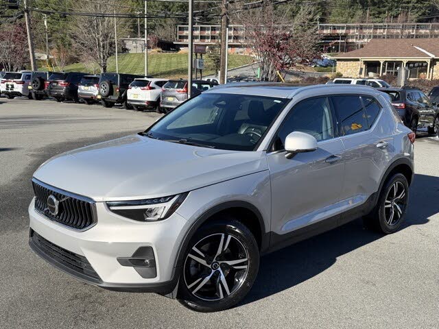 2023 Volvo XC40 B5 Plus Bright Theme AWD