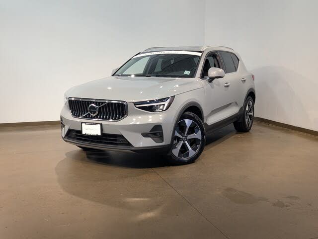 2025 Volvo XC40 B5 Plus Bright Theme AWD