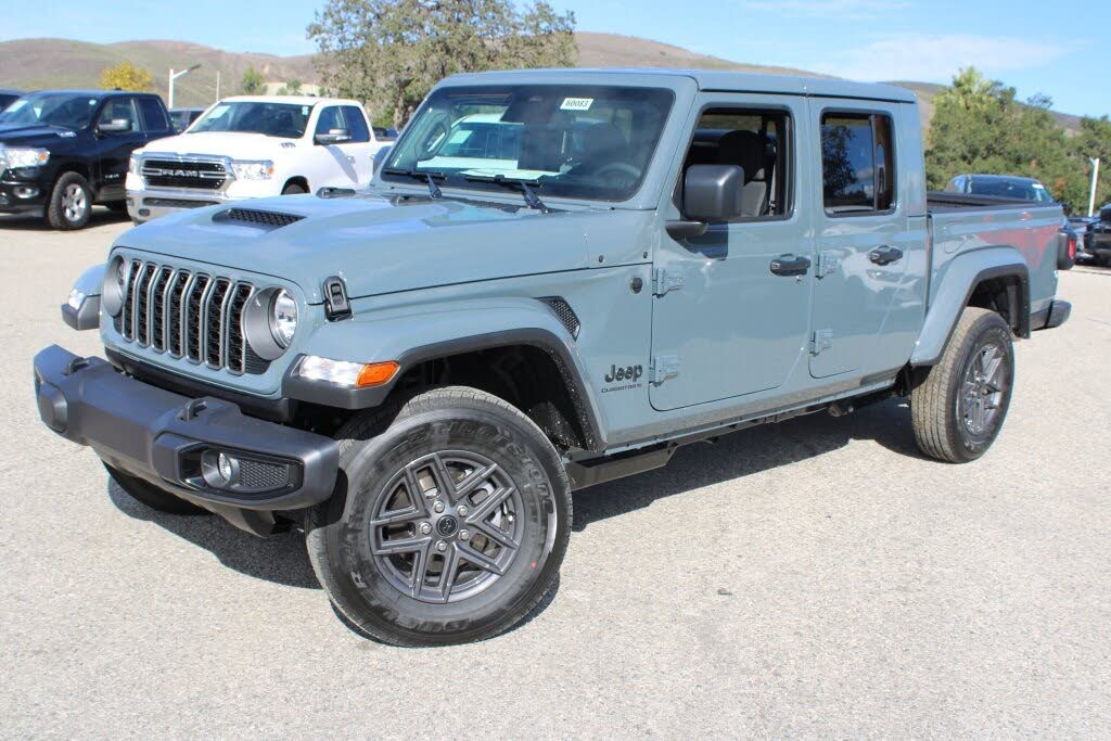 2026 Jeep Gladiator Sport S Crew Cab 4WD